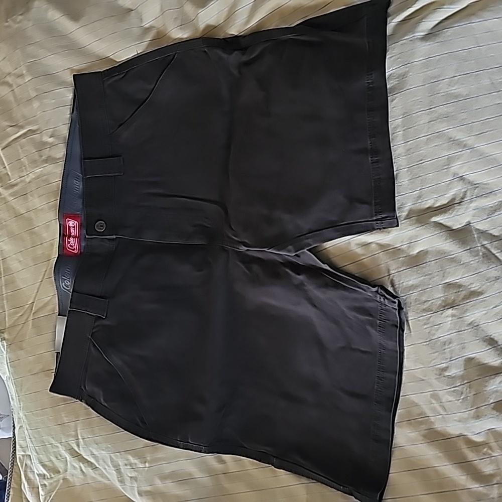 Coleman Olive shorts Size 38 Waist